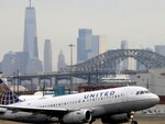 United Airlines briefly stops all of its U.S. and Canadian flights.